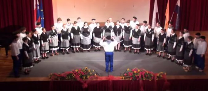 CORAL EL LEON DE ORO