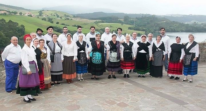 SCHOLA CANTORUM VIRGEN DEL CARBAYU